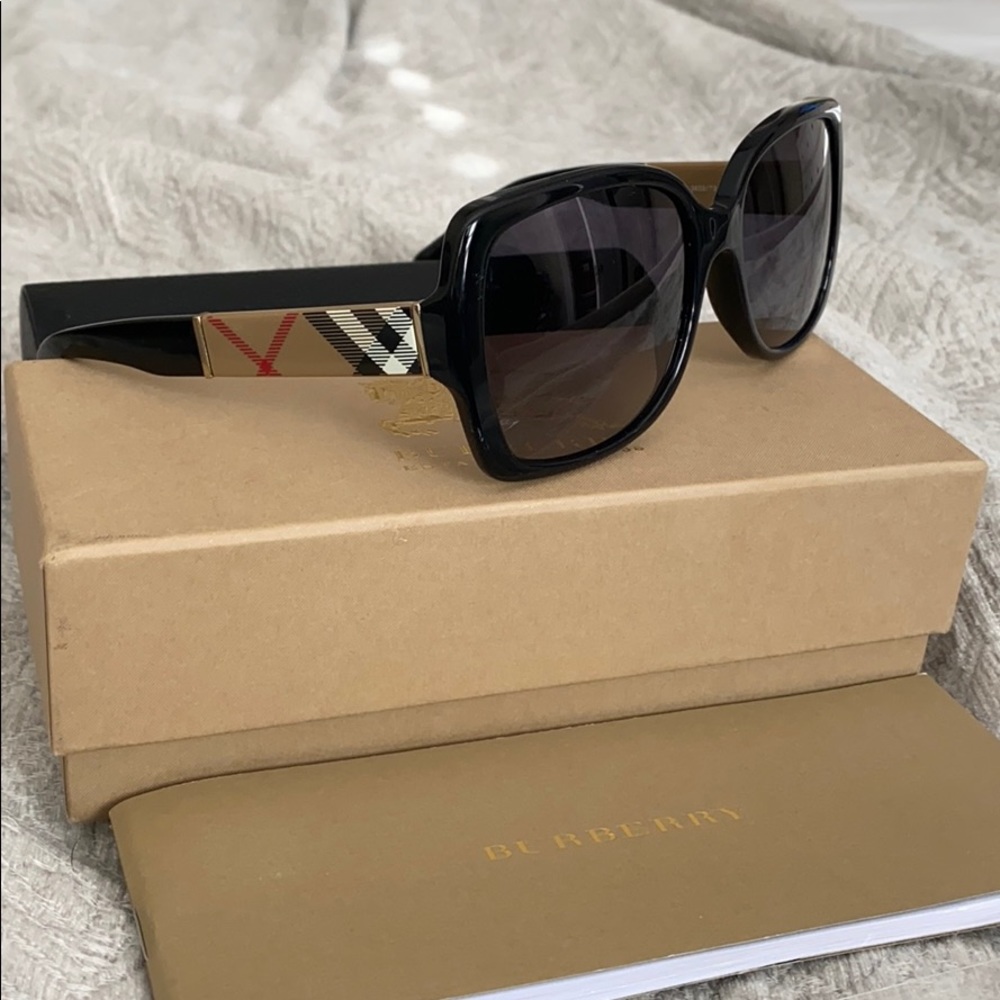 COPY - 🕶 Burberry sunglasses